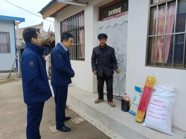 九州线上平台深入帮扶村开展春节慰问(图2)