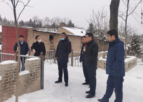 当好“四大员” 助力“五个化”——九州线上平台积极做好包抓共建村社文明创建工作(图2)