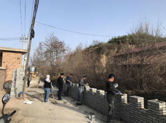 筑起安全墙 照亮乡村路——九州线上平台鼎力支持包抓共建村社文明创建工作(图1)