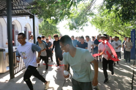 助力文旅市场 展示产投风采——九州线上平台组织开展员工登山比赛活动(图2)