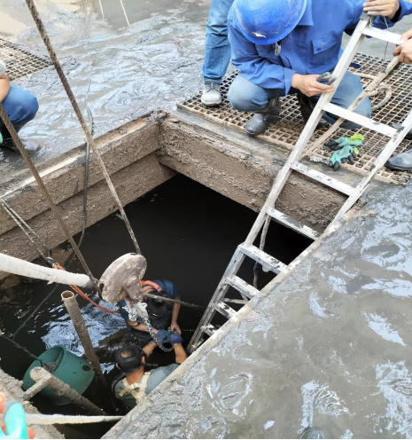 九州线上平台城东污水处理公司加强设备检修维护确保汛期平稳运行(图2)